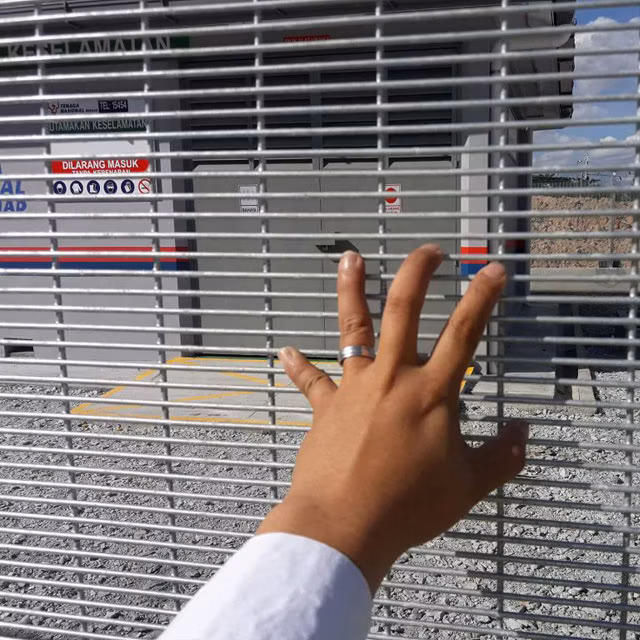 Black Color 358 Mesh Anti Climb Security Perimeter Fencing