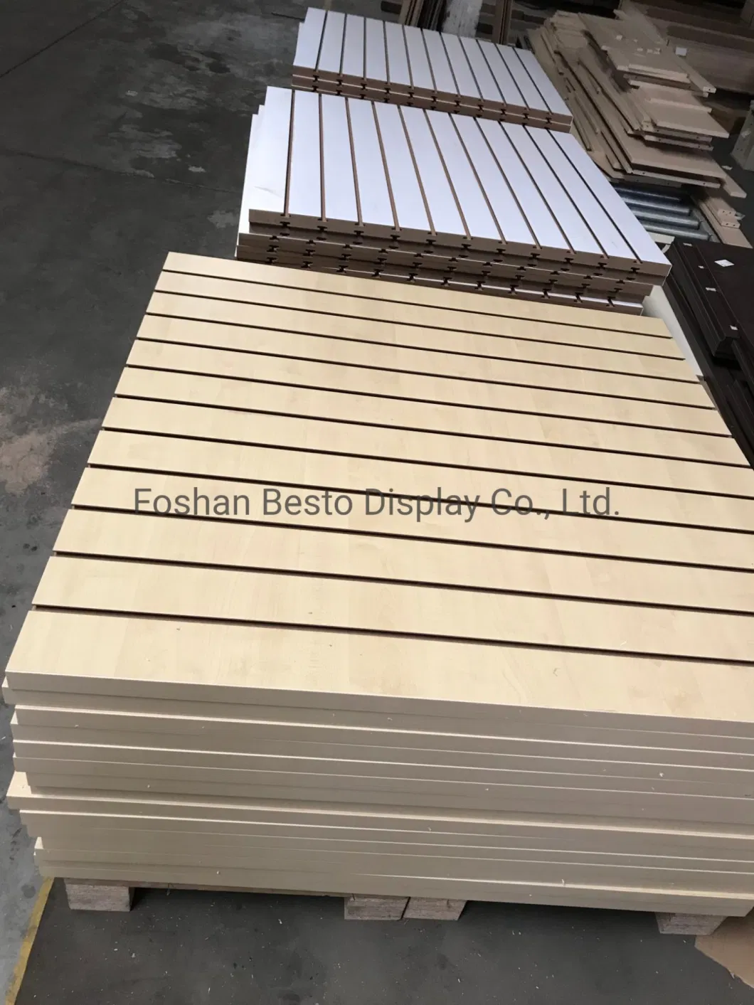 Customized Maple 18mm Thickness MDF Slatwall Packed by Carton 4&prime;x4&prime;