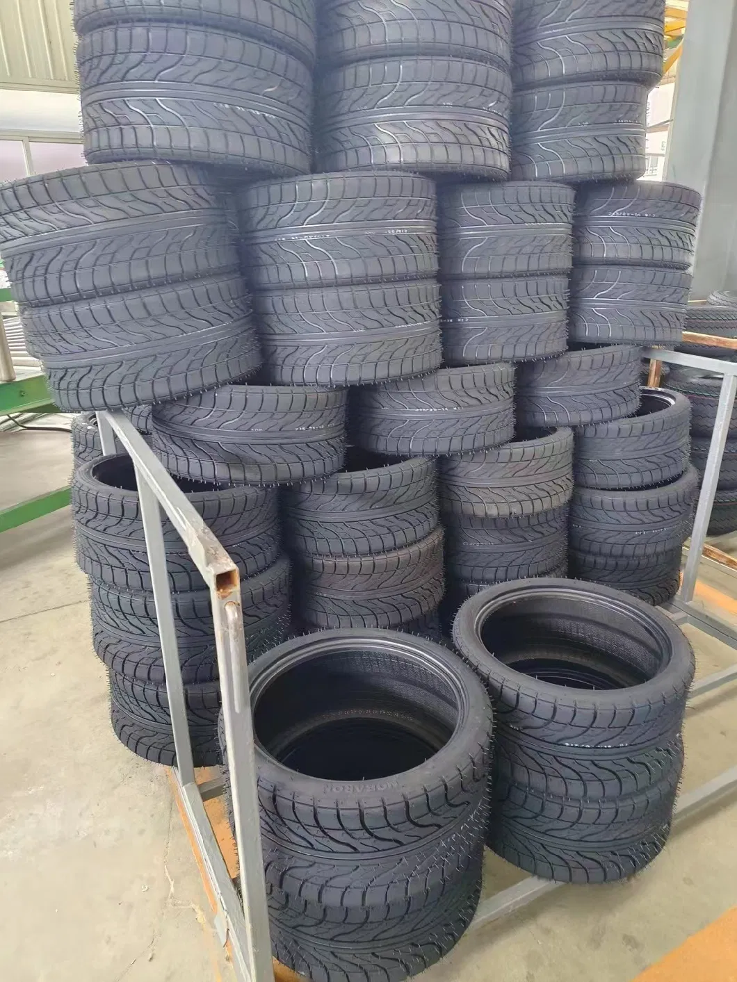 215/40-12 Tl Golf Cart Lawn Grass Tire/Tyre with DOT/E4/ISO9001/RoHS/Reach Golf Wheel