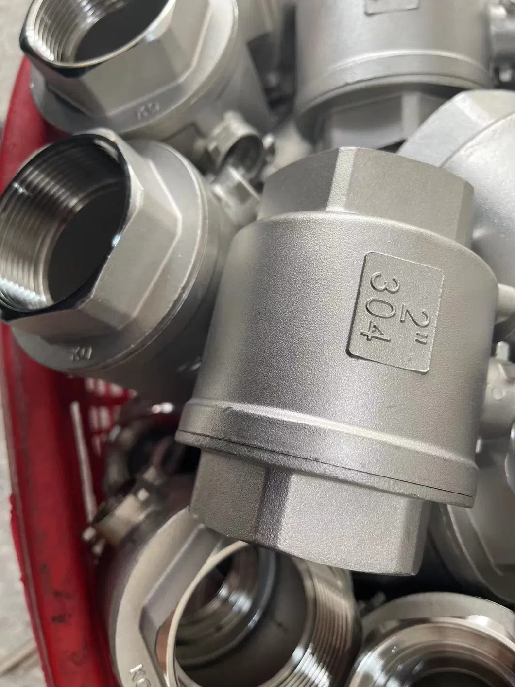 SS304 316 Stainless Steel Handle with Locking Internal Thread BSPP BSPT NPT 2PC Ball Valve