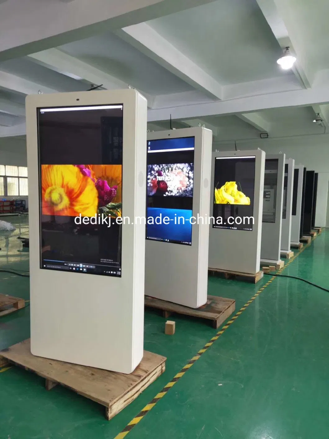 55inch Outdoor Payment Kiosk with Capacitive Touch Screen, Camera, Scanner, Printer and POS Machine Holder for Restaurant Digital Signage and Advertising Player