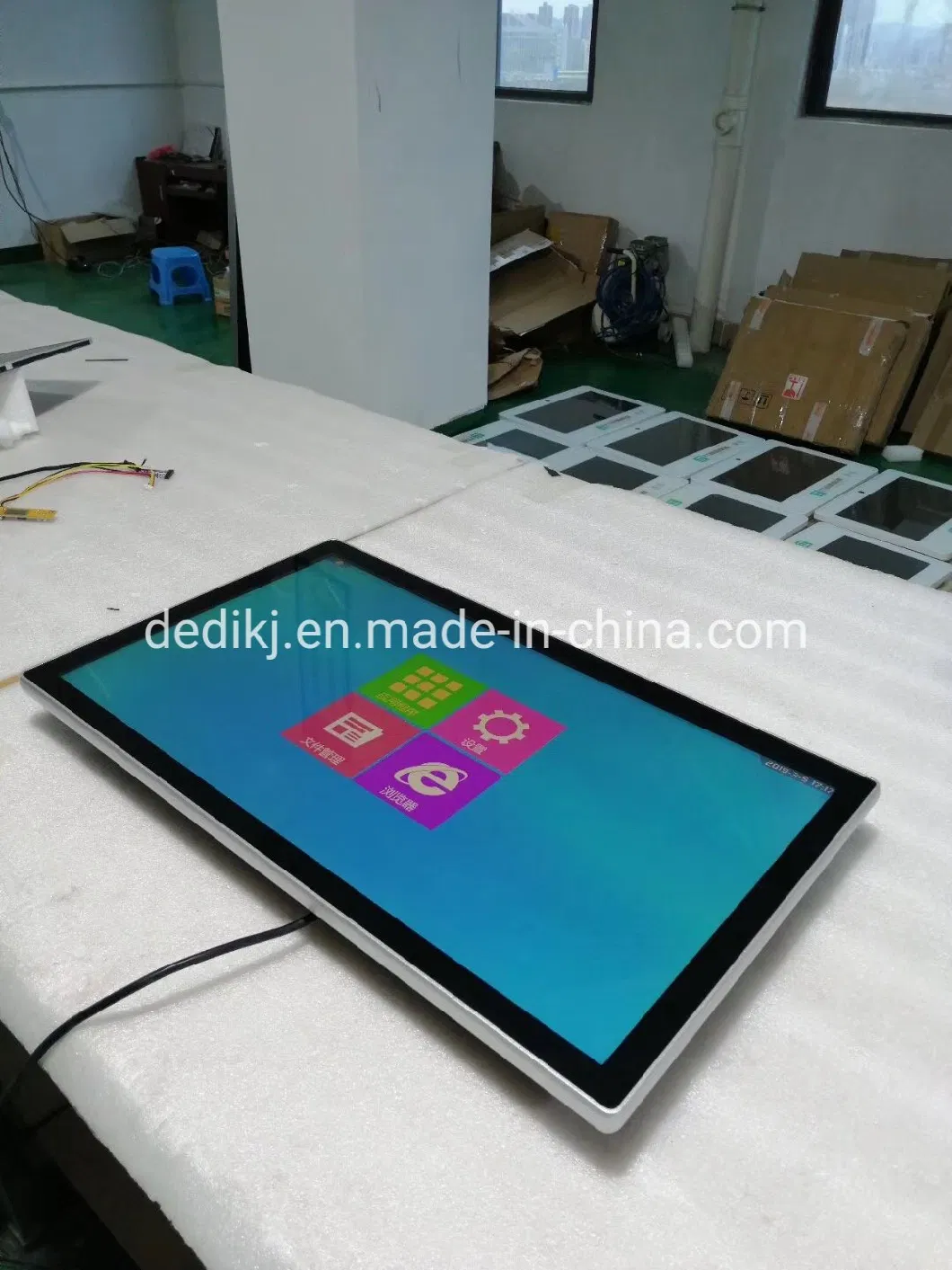 LED Display Wall Mounted OEM Android Kiosk Tablet PC 21.5 Inch Indoor Application LCD Kiosk