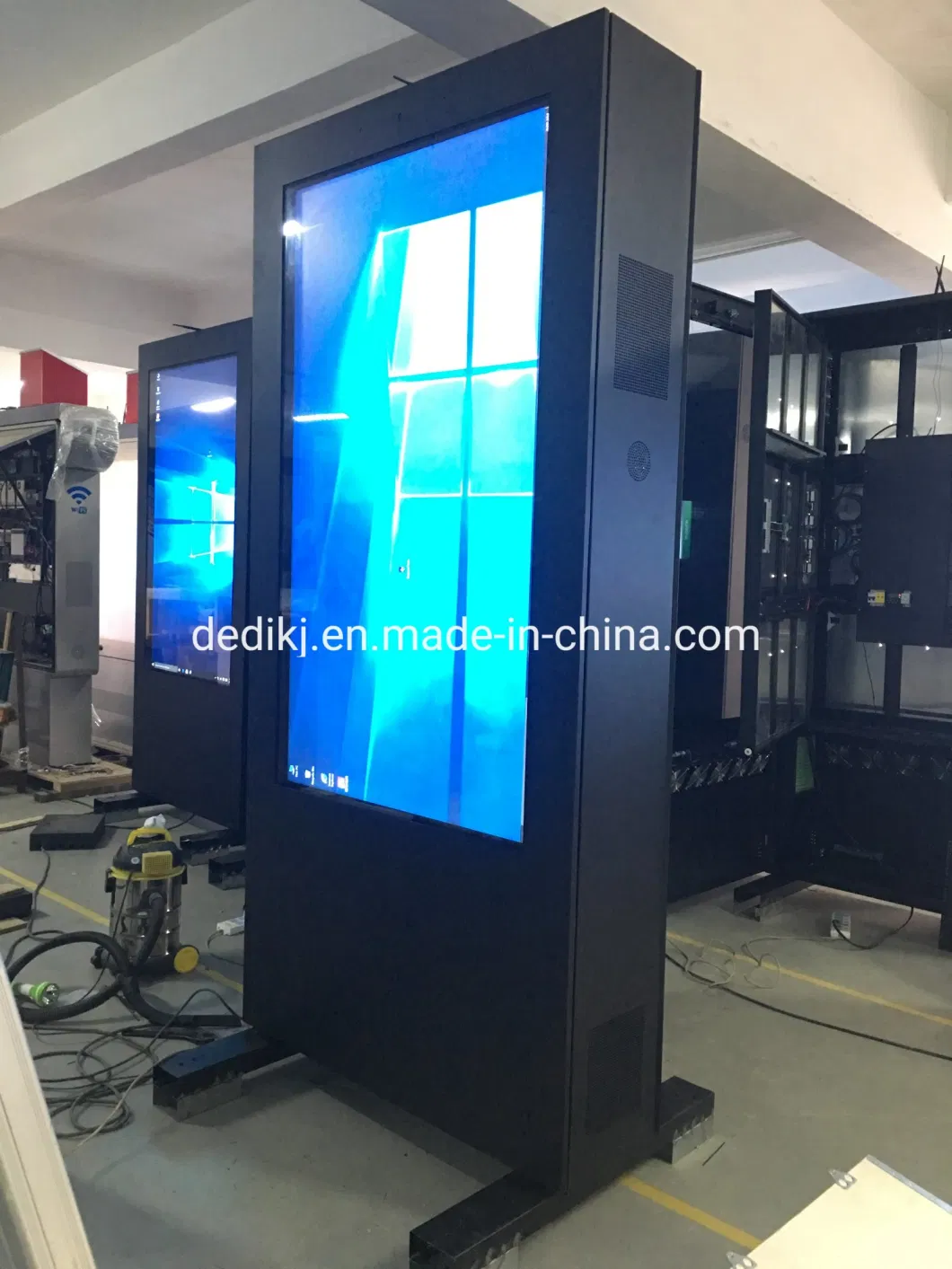 75inch Large Big Outdoor Advertising LCD Display Screen 4K TV Digital Signage Kiosk