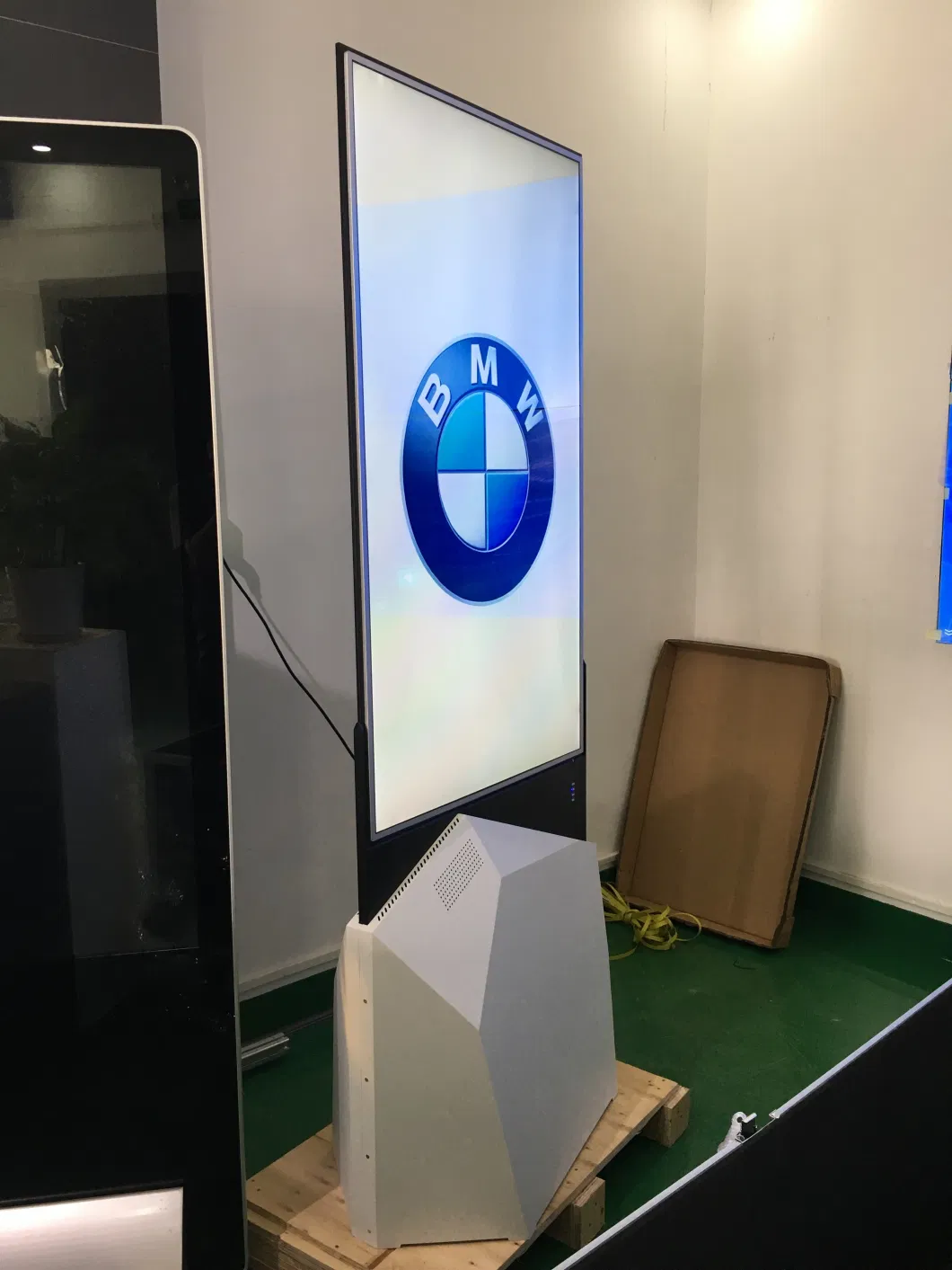 Two Sides Floor Stand Android 55 Inch Screen UHD Resolution Business Digital Signage