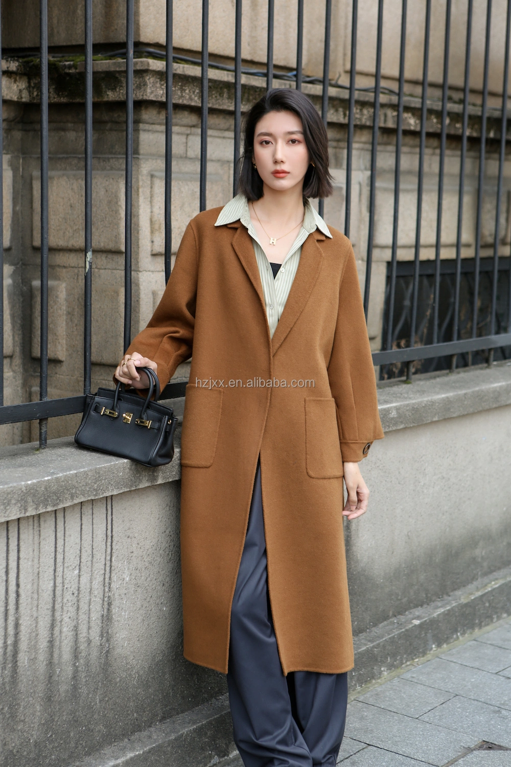 Luxury Long Woolen Jacket with Tunrn-Down Collar for Women