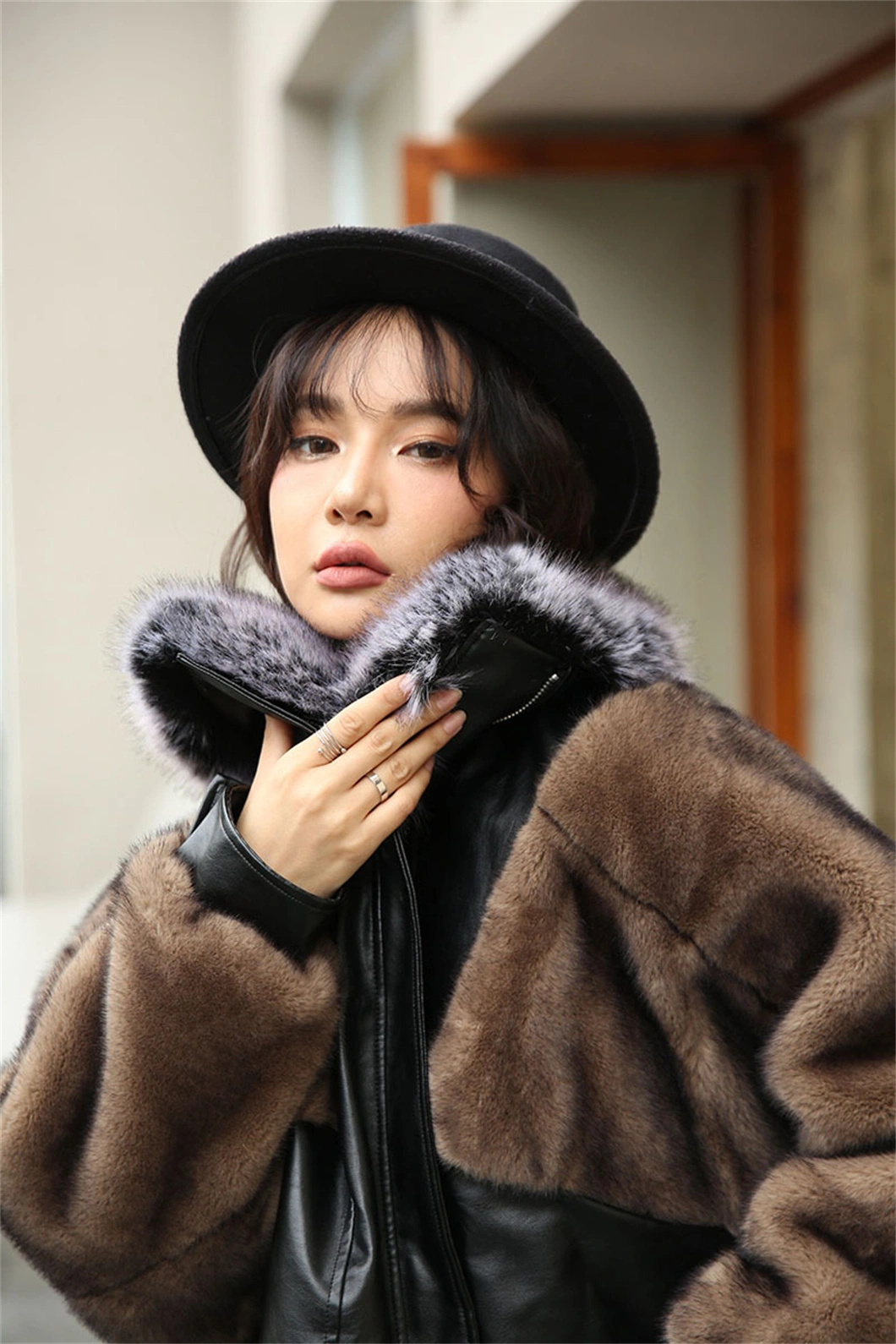 Lady Coat Winter Faux Fox Fur Splicing Leather Contrasting Colors Fur Collar Jackets Xysx03158 Outdoor Leisure Fashion Long Sleeve Coats