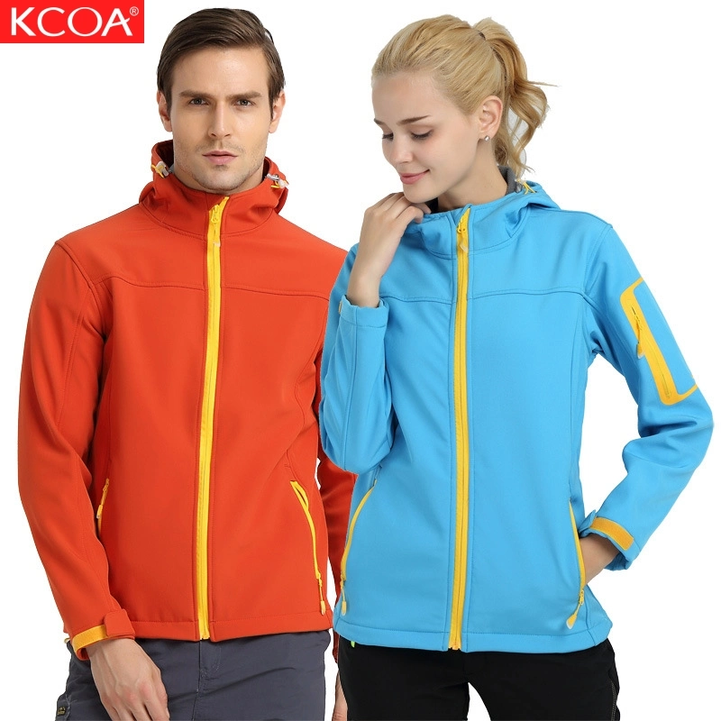 Hot Sale Red Winter Fleece Windproof Men&prime;s Hooded Softshell Jacket