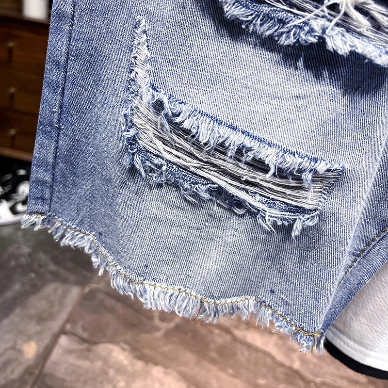 New Men&prime;s Denim Shorts