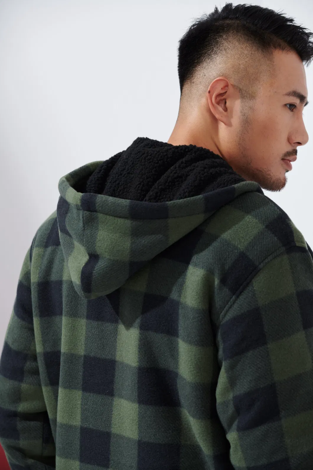 Customized Wholesale Winter Autumn Men Outdoor Warm Hot Styles Plaid OEM ODM Windproof Hooded Fur Sherpa Lined Clothing Wear Jacket