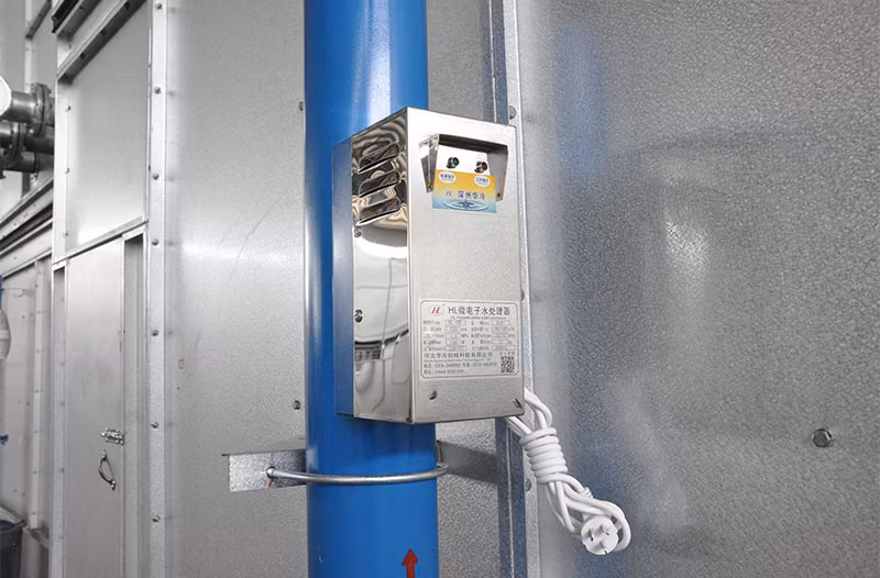 Refrigeration Top of a Cold Storage Room Evaporative Condenser Outside