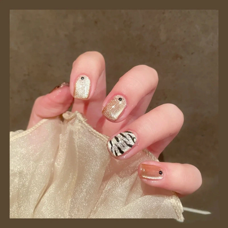 Tiger Stripe Handmade Phototherapy Short Medium and Long Artificial Art Finished Fake Nails