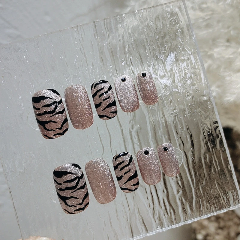 Tiger Stripe Handmade Phototherapy Short Medium and Long Artificial Art Finished Fake Nails