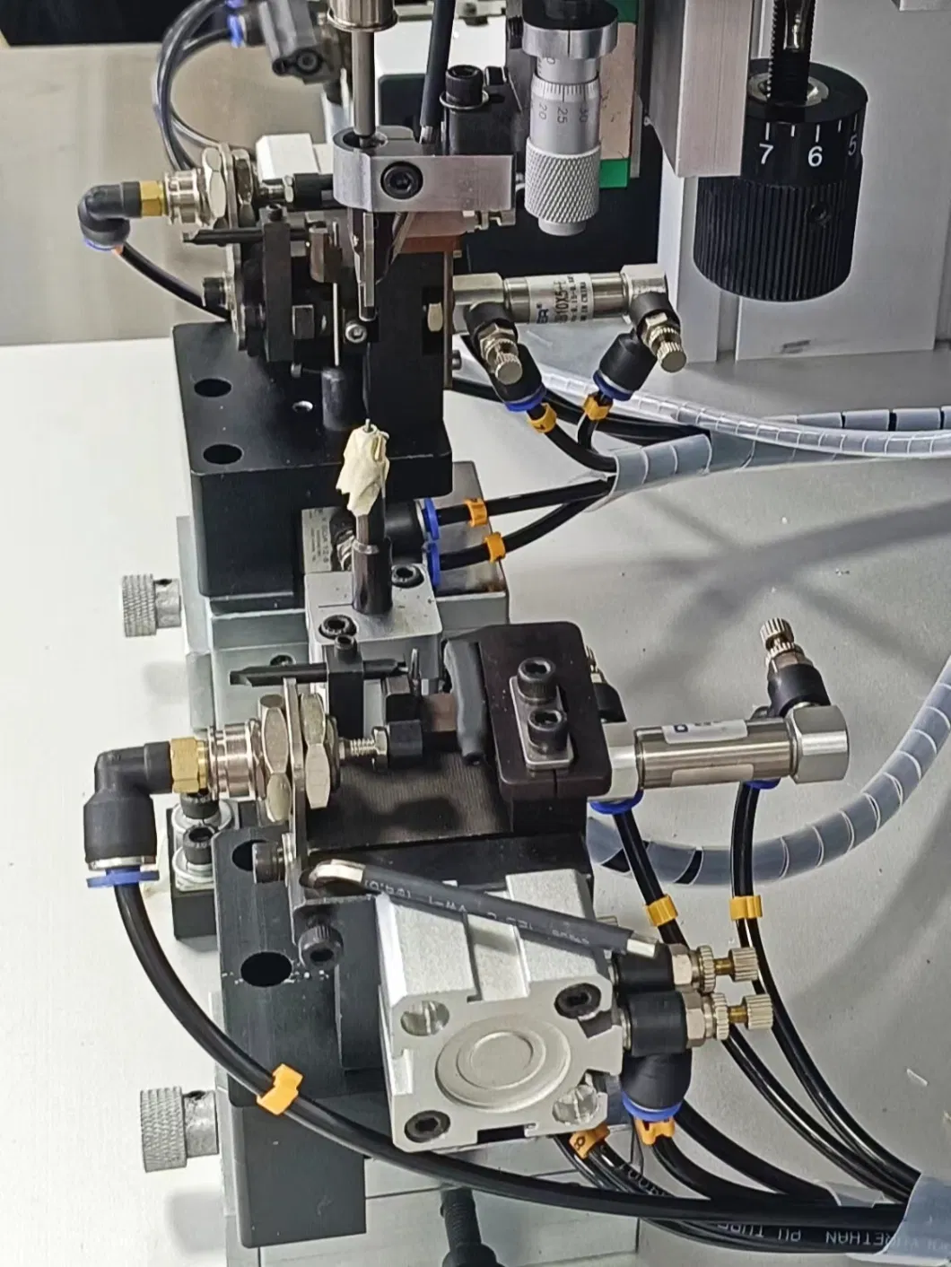 Ra Automatic Screw Locking/Electric Fastening Machine Eyewear Arm Hinge/Driving/Driving/Tightening Rice Nails