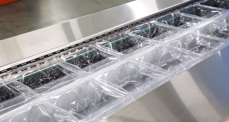 HVR-420A Hualian Full Automatic Thermoforming Vacuum Packaging Machine for Cheese Sausage Meat Seafood